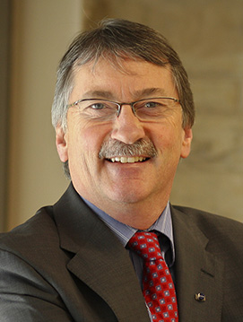 Ted Hewitt,Vice-président directeur